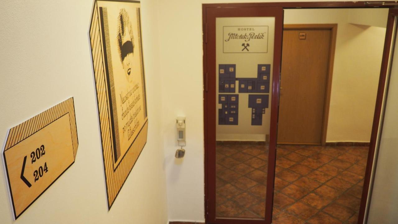 Hostel Mlotek I Perlik Tarnowskie Góry Exteriör bild