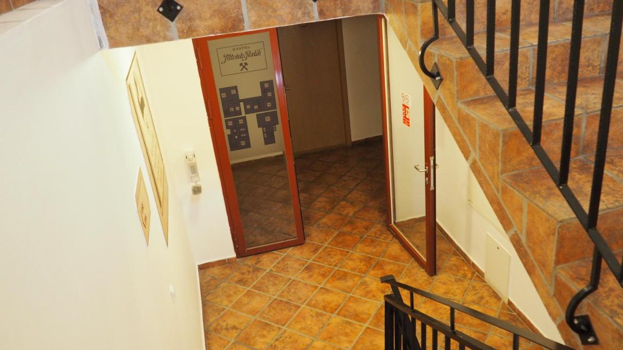 Hostel Mlotek I Perlik Tarnowskie Góry Exteriör bild