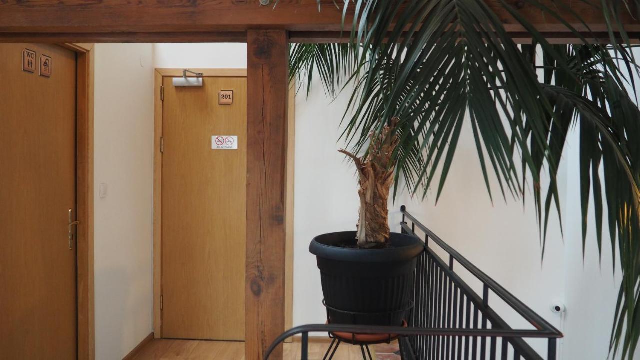 Hostel Mlotek I Perlik Tarnowskie Góry Exteriör bild