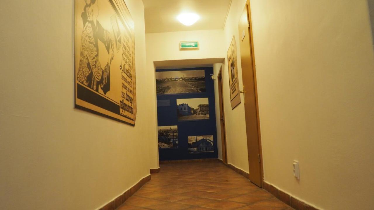 Hostel Mlotek I Perlik Tarnowskie Góry Exteriör bild